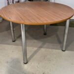 Round table with adjustable feet